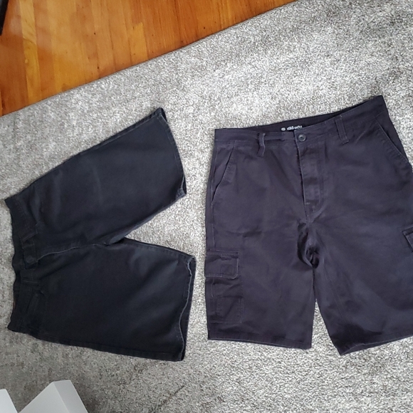 2 pairs of  mens shorts. Size 34 - Picture 2 of 8